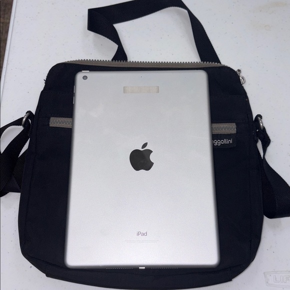 Baggallini Black Comrade Crossbody Bag Retail $68 - Picture 2 of 7